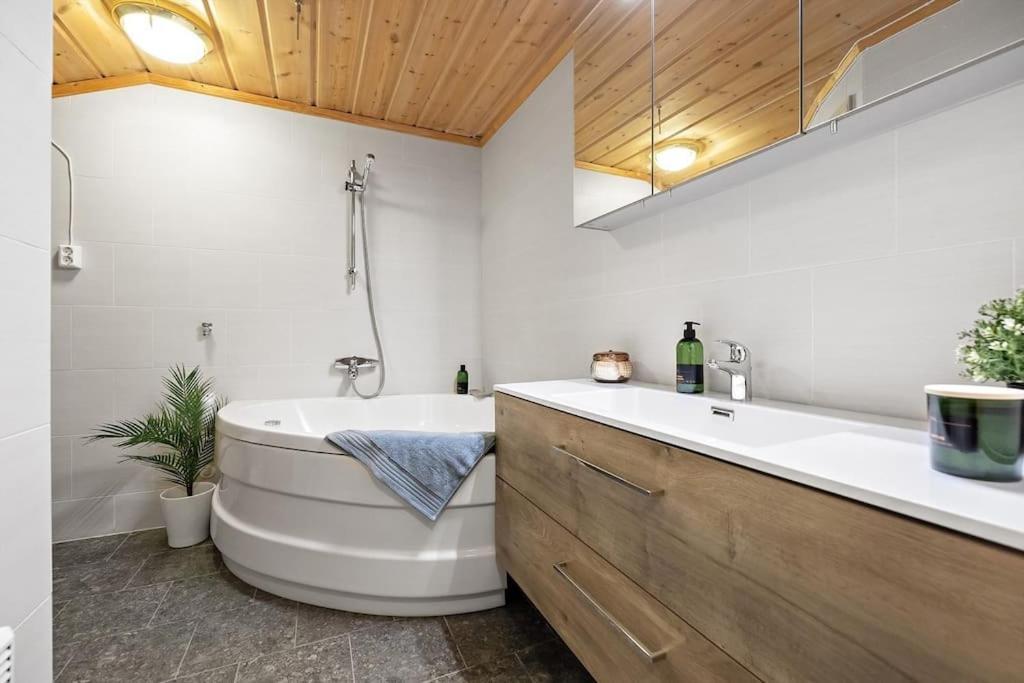 Cozy Cabin With Great View And Immediate Proximity To The Ski Resort And Swimming Area Vrådal Eksteriør bilde